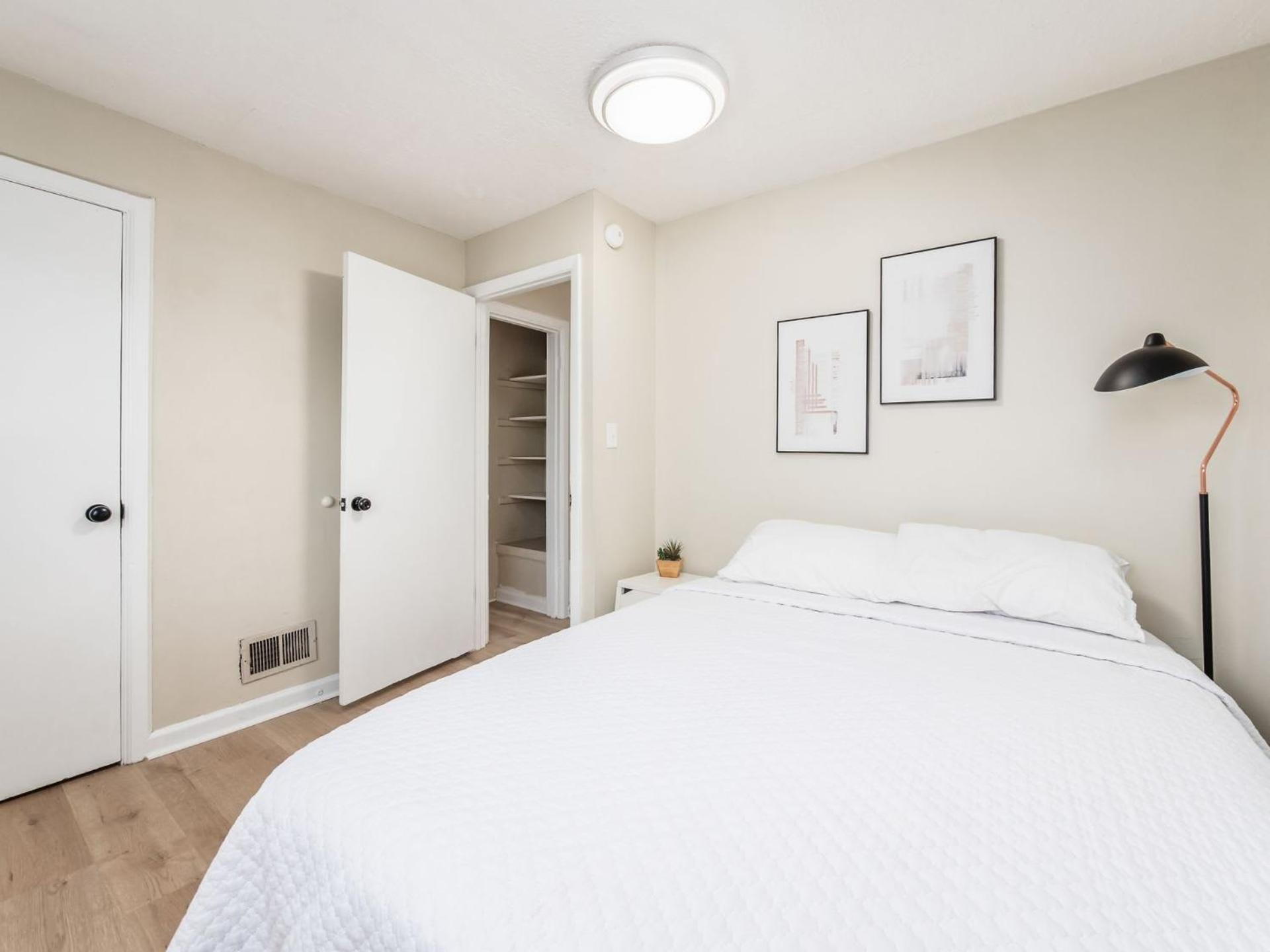 Вілла Housepitality - The Osu Mansion- Osu Sleeps 20 Колумбус Екстер'єр фото