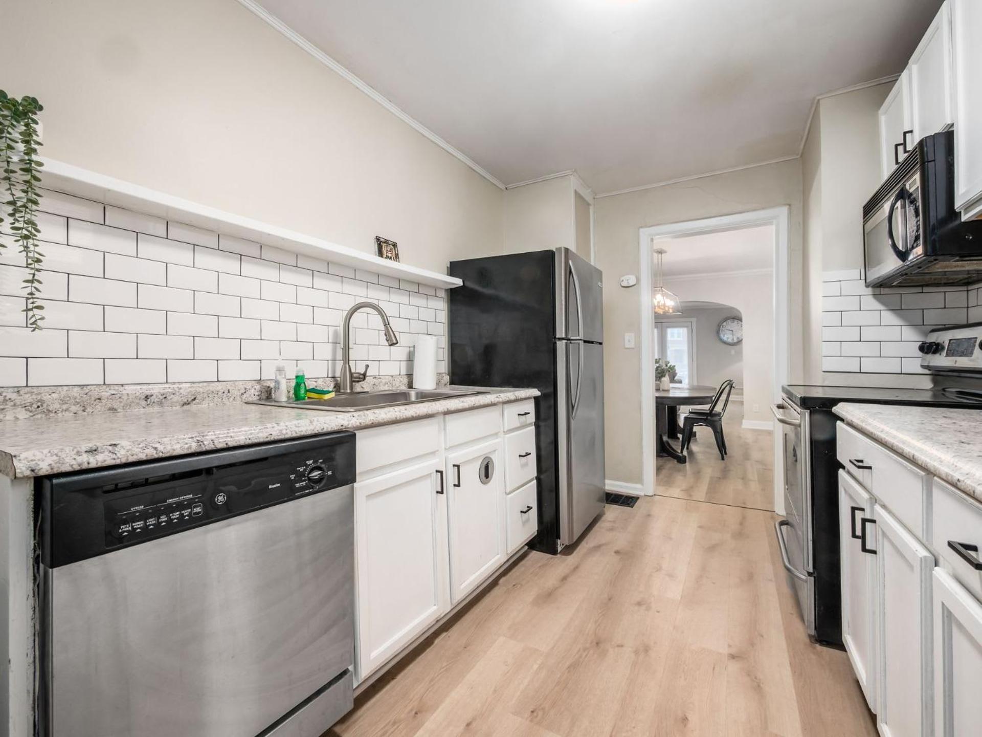 Вілла Housepitality - The Osu Mansion- Osu Sleeps 20 Колумбус Екстер'єр фото
